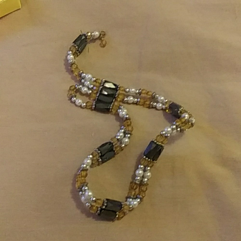 6/$12 Magnetic necklace